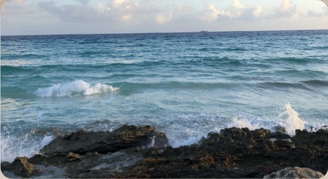 Caribbean coastline and waves along the Yucatán shore